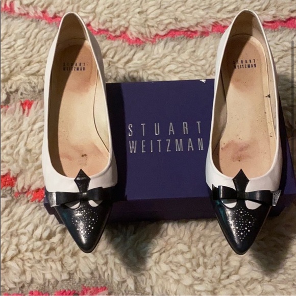 Stuart Weitzman - white ballerina flats with navy laser cut bow - Picture 3 of 7